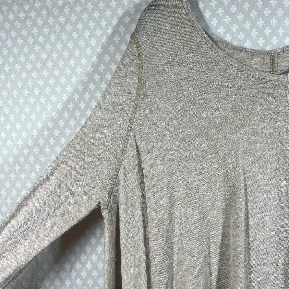 Free People We‎ The Free Cream Flowy Long Sleeve Hi Low Top